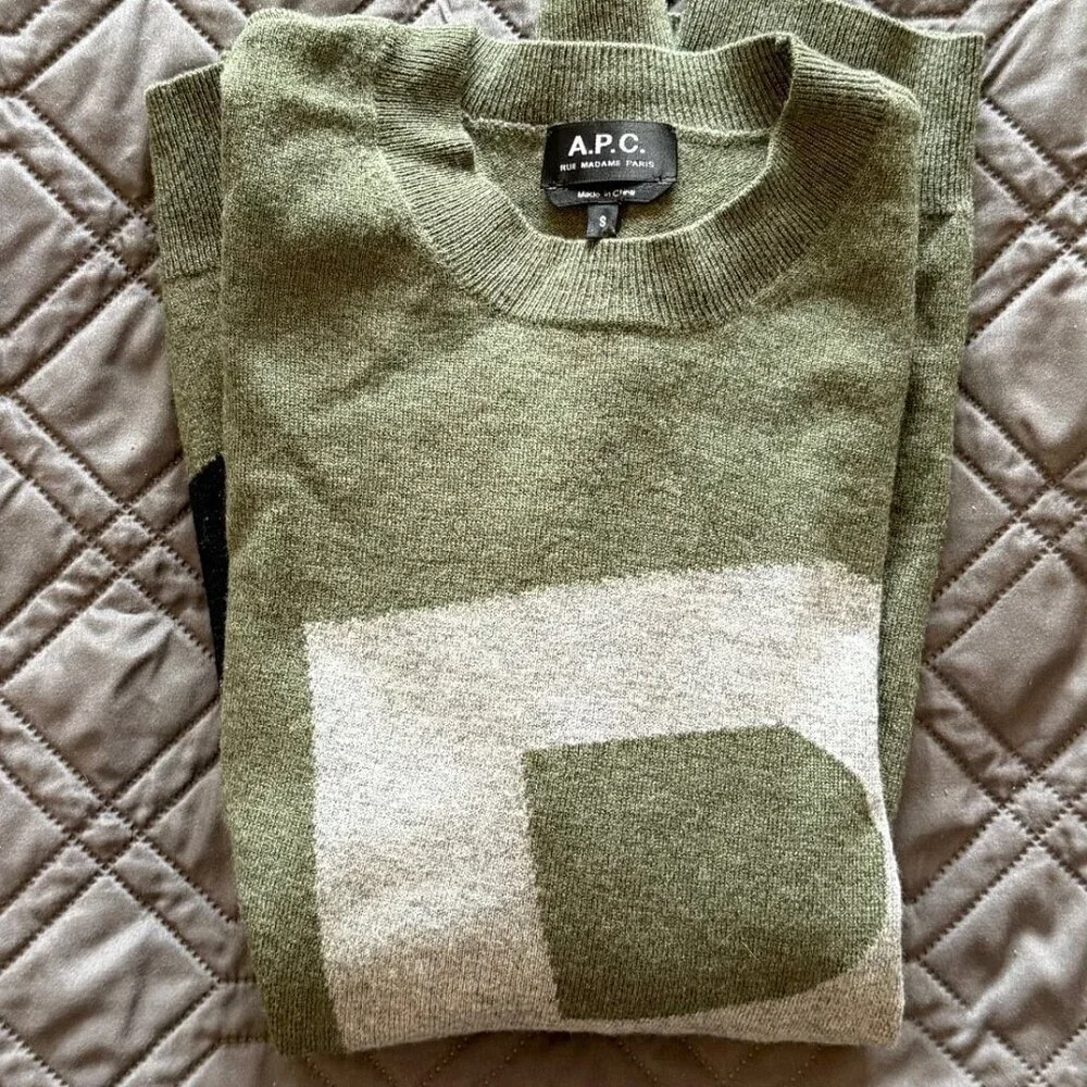 A.P.C. WOOL LOGO SWEATER IN KHAKI SIZE SMALL